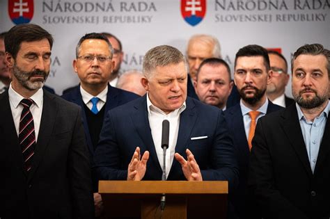 POLITIKA .